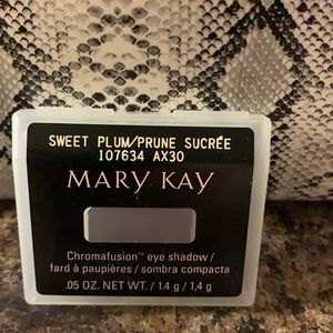 Mary Kay Plum Eye shadow